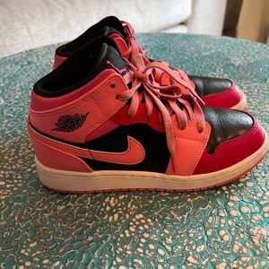Air Jordan 1 Mid Coral Chalk